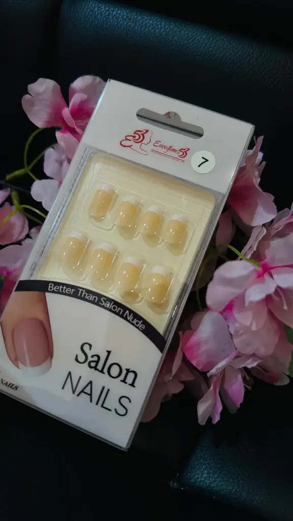 7 SALON NAILS